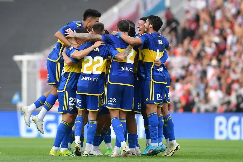Boca vs. River con el DirecTV en su espalda (Getty Images)