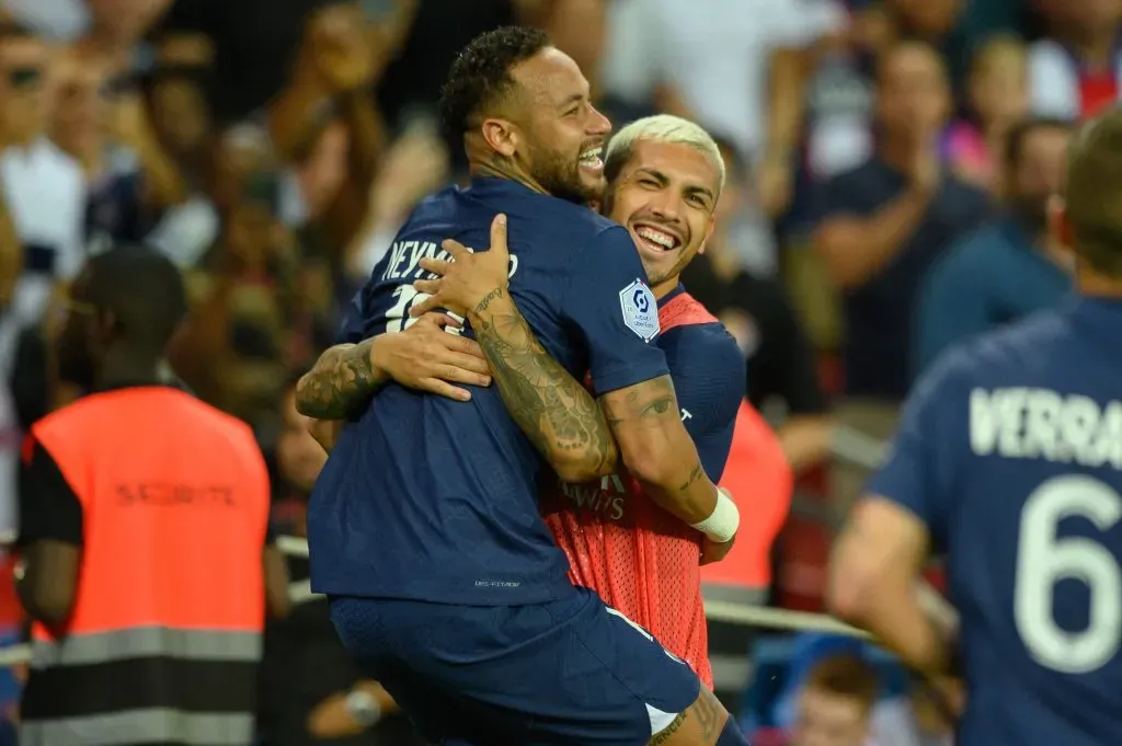 Paredes junto a Neymar en el PSG. (Getty)
