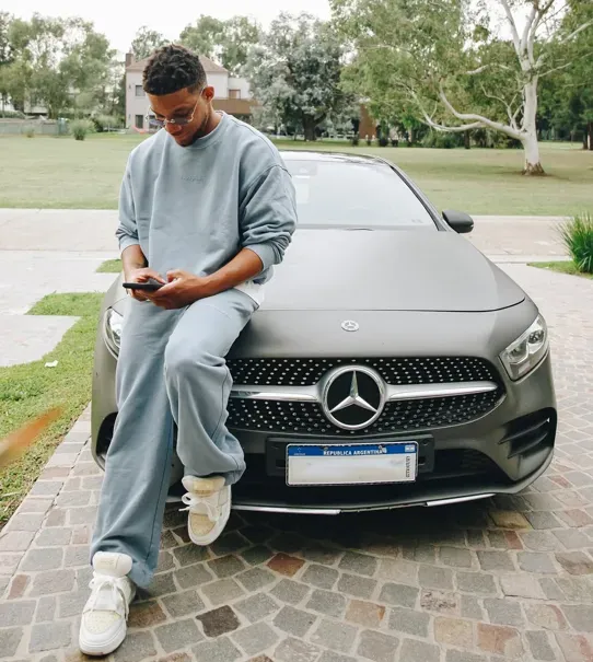 El posteo de Fabra con un auto de lujo. (Captura)