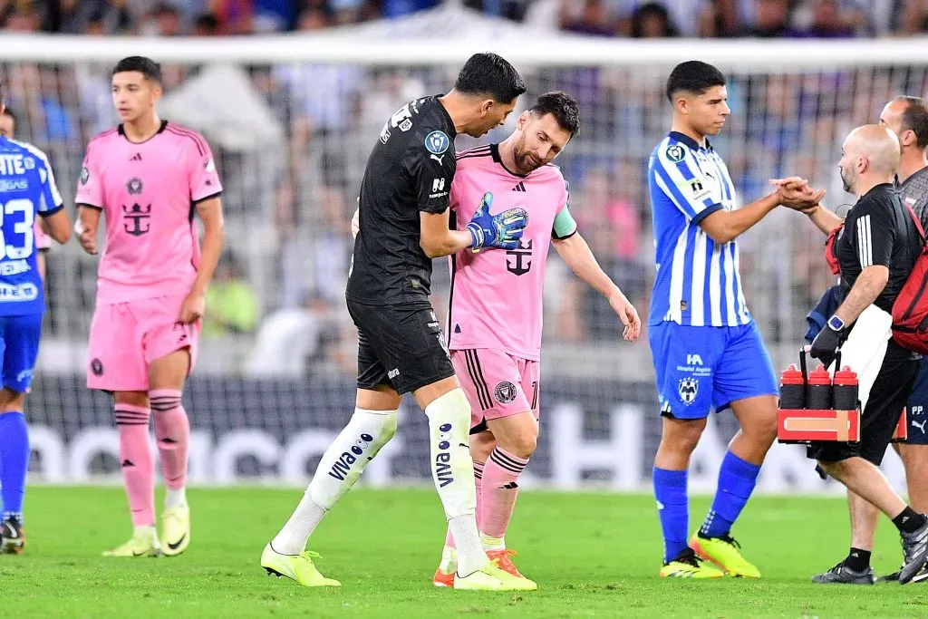 Esteban Andrada con Lionel Messi en 2024 tras un Inter Miami vs. Monterrey (Getty Images)