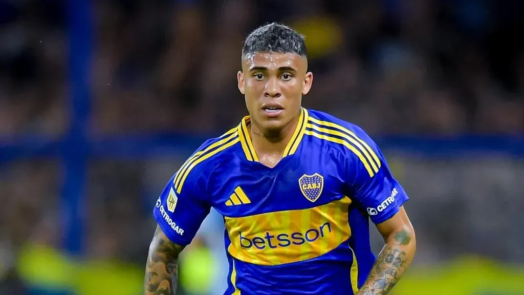 Ayrton Costa espera por el permiso para ir al Mundial de Clubes.