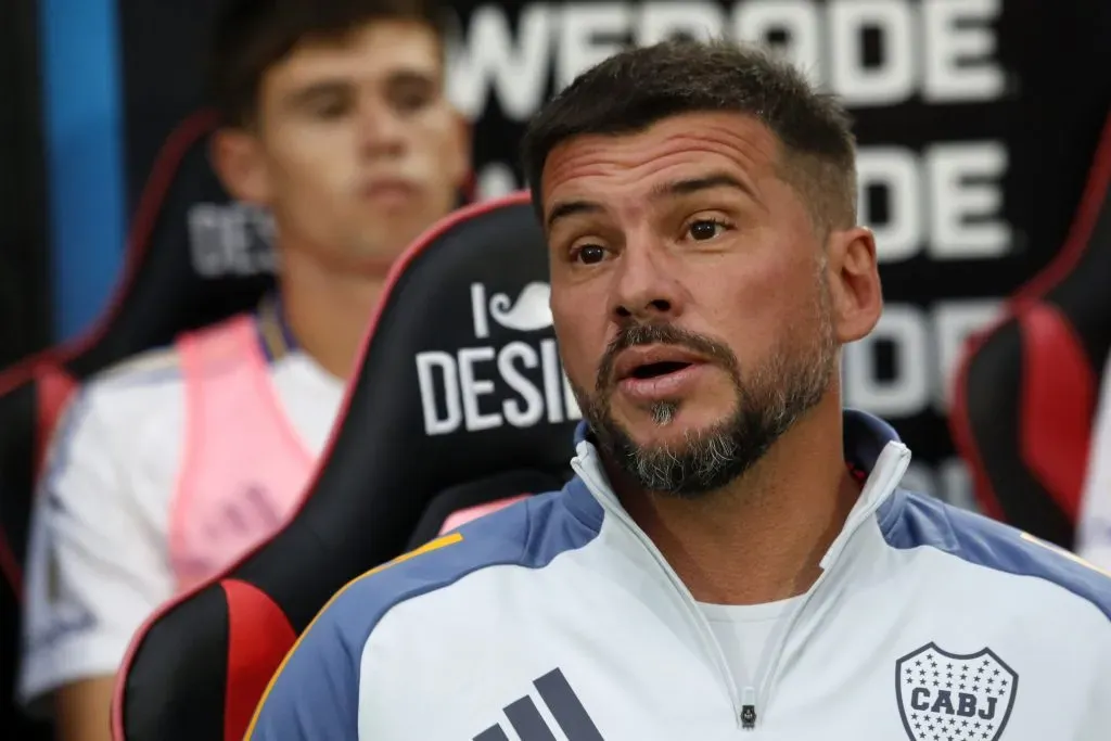 Los futbolistas, enojados con Mariano Herrón. (Getty)