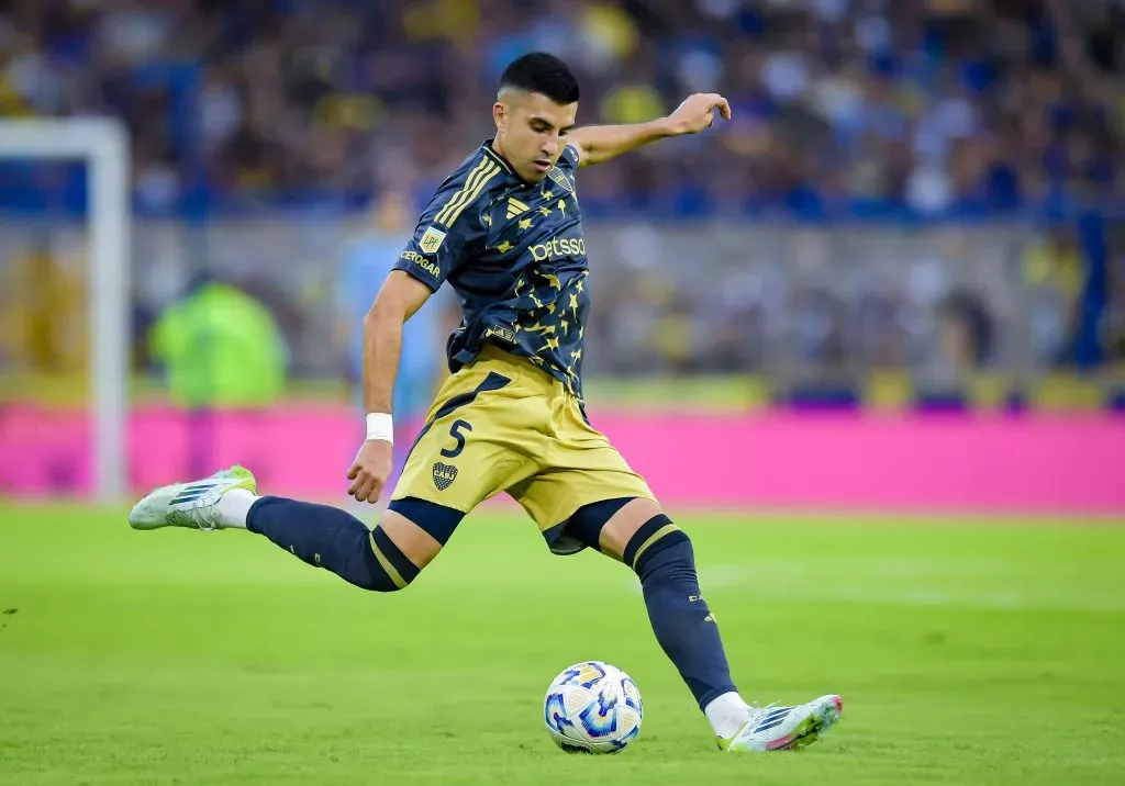 Rodrigo Battaglia tiene pensado cederle la “5” a Paredes. (Getty Images)
