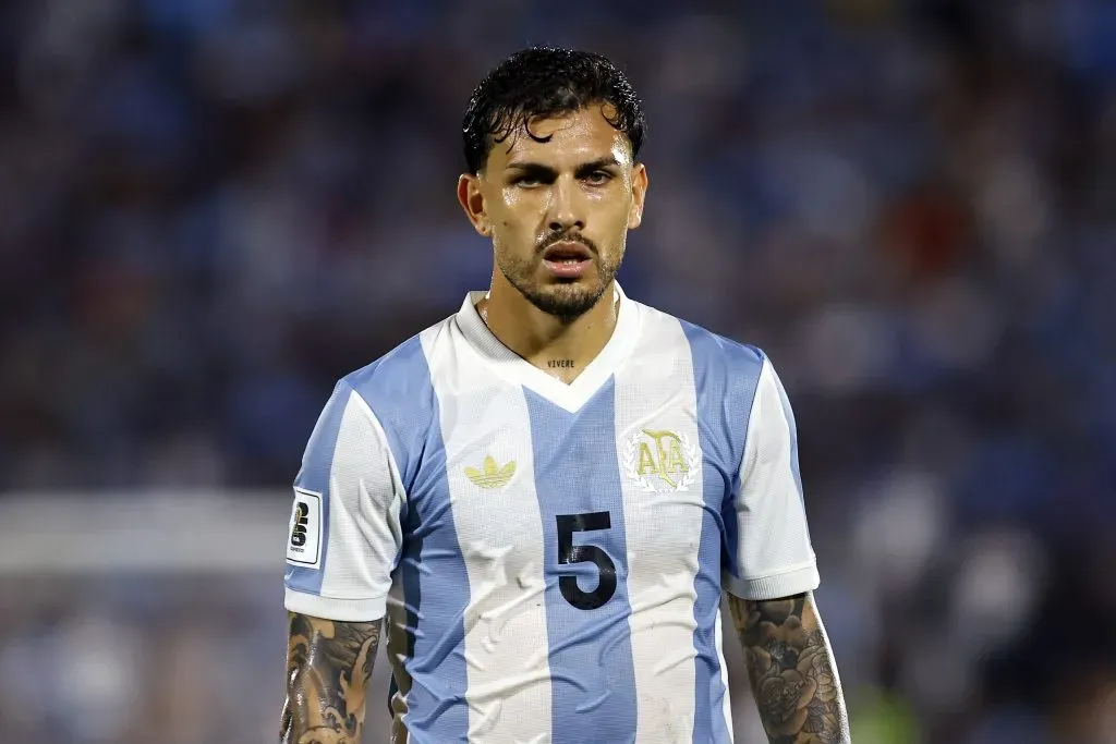 Closs, durísimo contra Leandro Paredes. (Getty)
