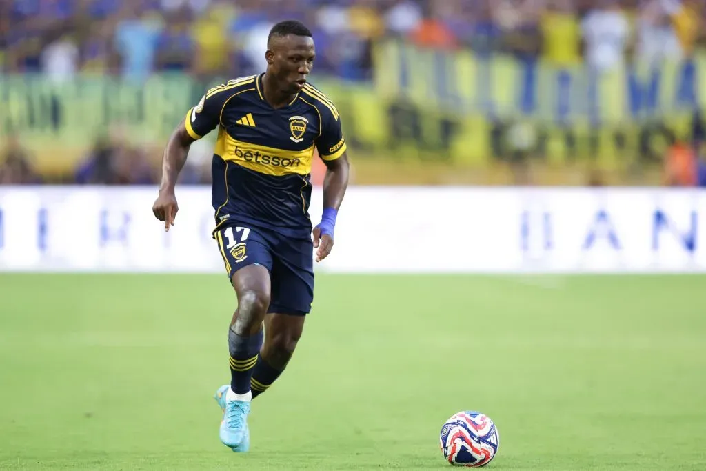 Advíncula podría ser incluido en la negociación por otro jugador. (Getty Images)