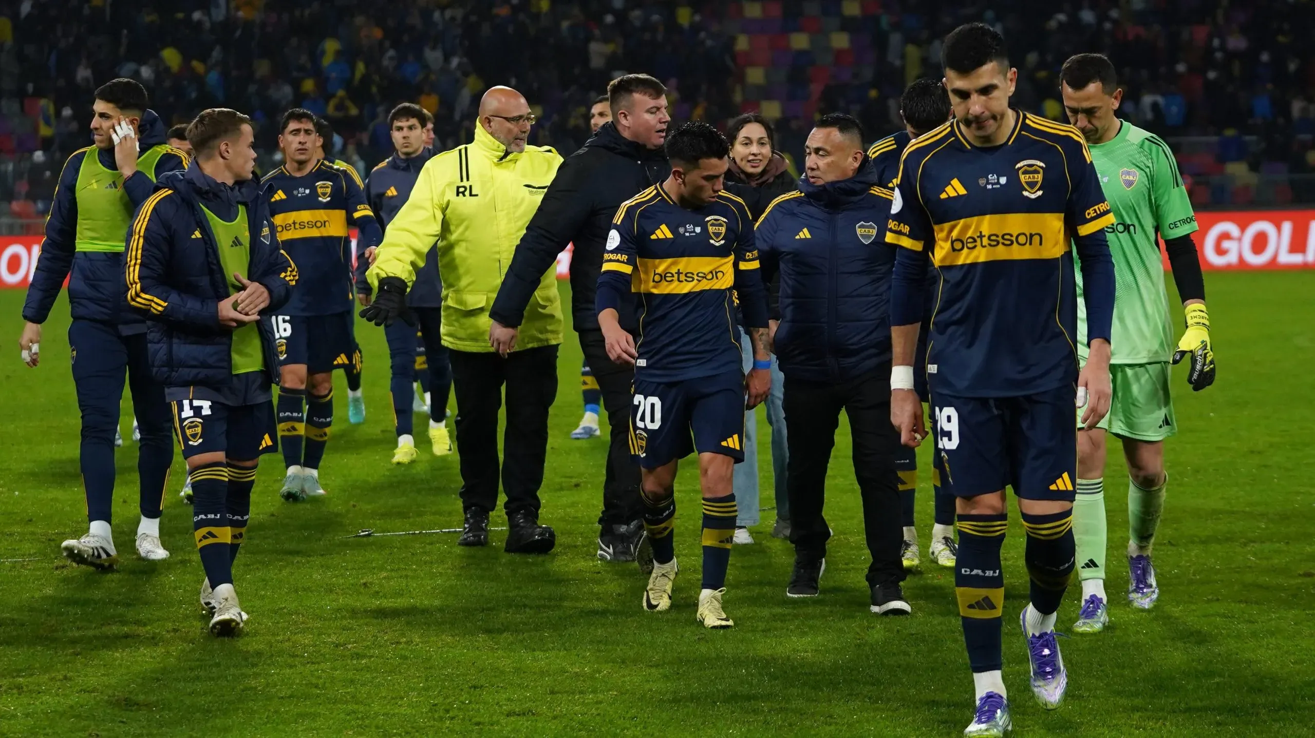 Dos jugadores de Boca podrían ser castigados por sus indicaciones a Merentiel. Foto: Getty Images
