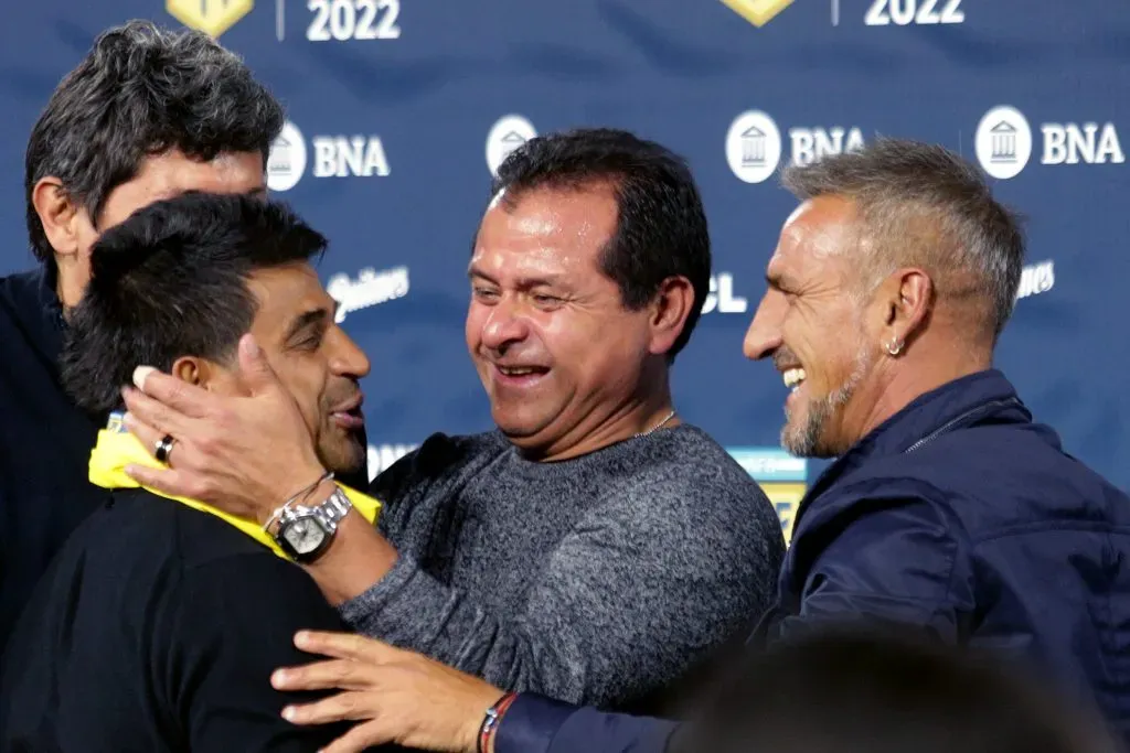 Marcelo Delgado junto al Consejo de Boca. (Getty)