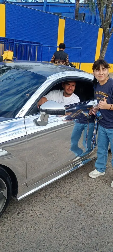 El Audi TT cromado de Romero. (@lamitadmas1)