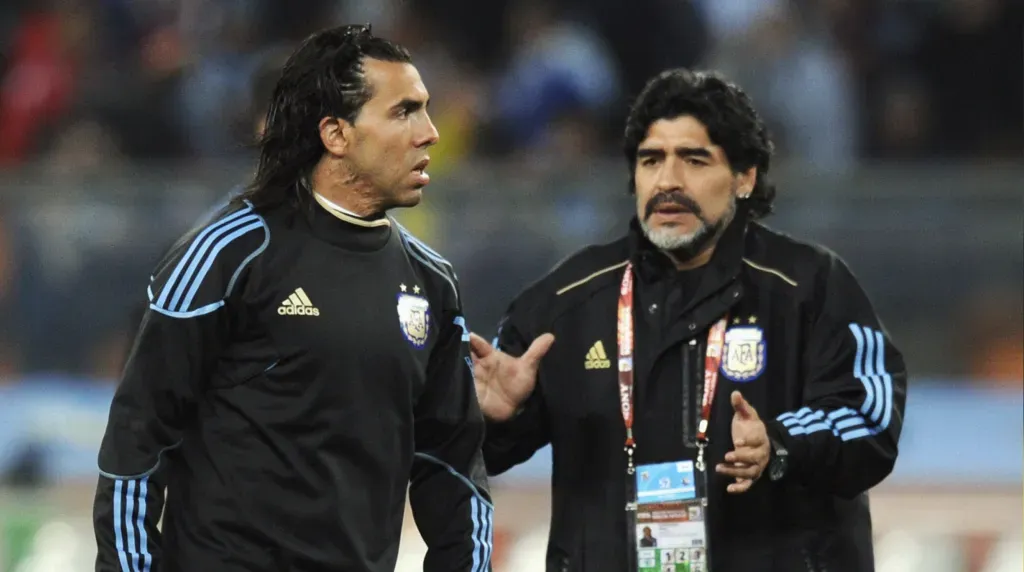 Carlos Tevez y Maradona en el Mundial de Sudáfrica 2010 (Getty Images)