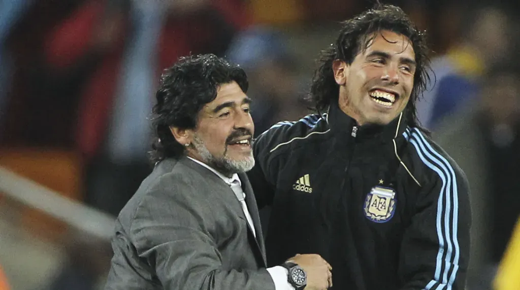 Carlos Tevez y Maradona en el Mundial de Sudáfrica 2010 (Getty Images)