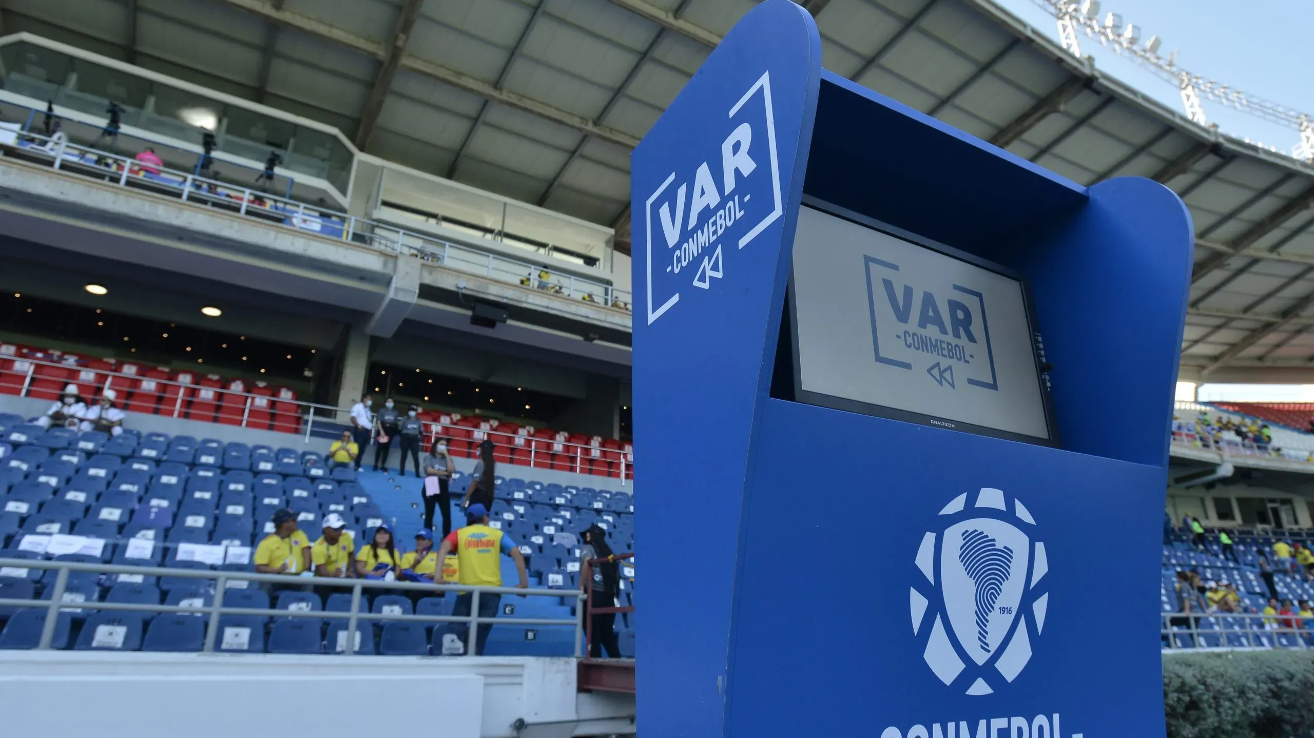 La FIFA implementará un cambio en el VAR. Foto: Getty Images