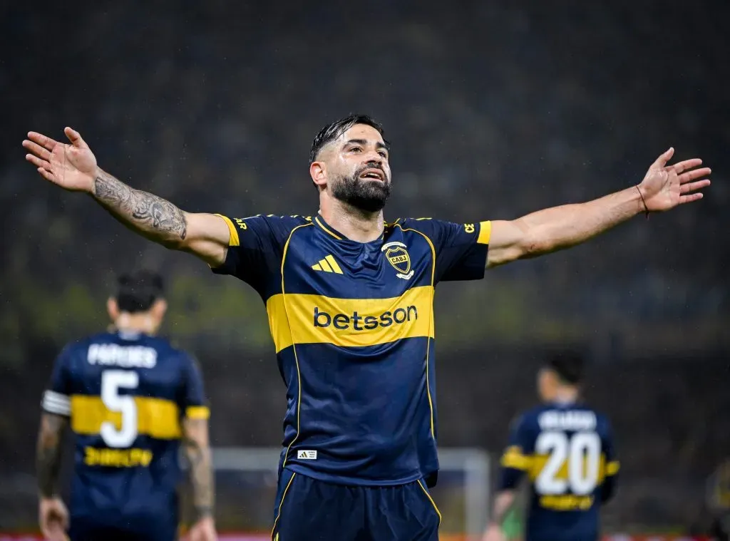 Milton Giménez, seguido de cerca por Racing. (Getty)