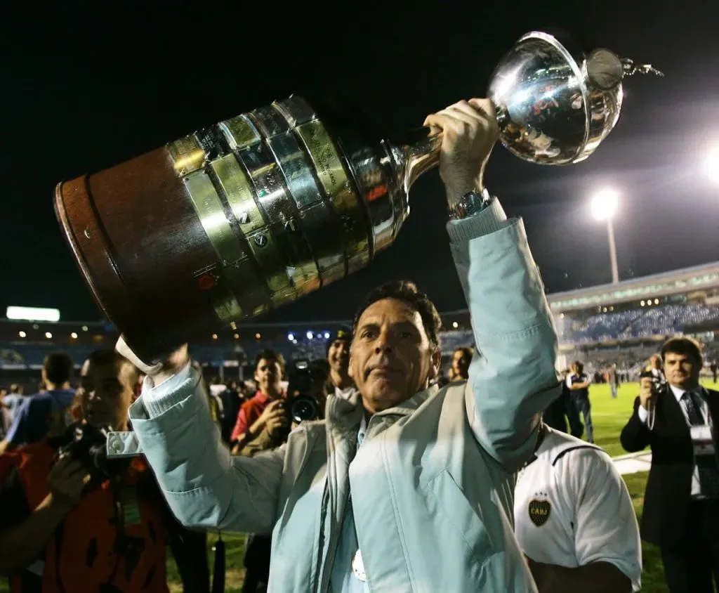 Russo levanta la Copa Libertadores en Porto Alegre.