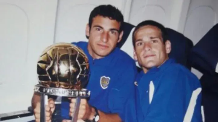 Fagiani junto a Matellán con la Copa Intercontinental. (Archivo)