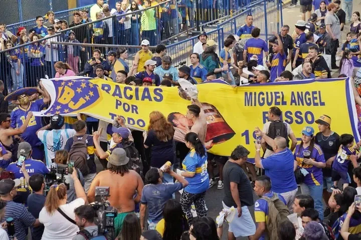 La bandera de Boca en el velatorio de Russo. (Crédito: Diario Olé).
