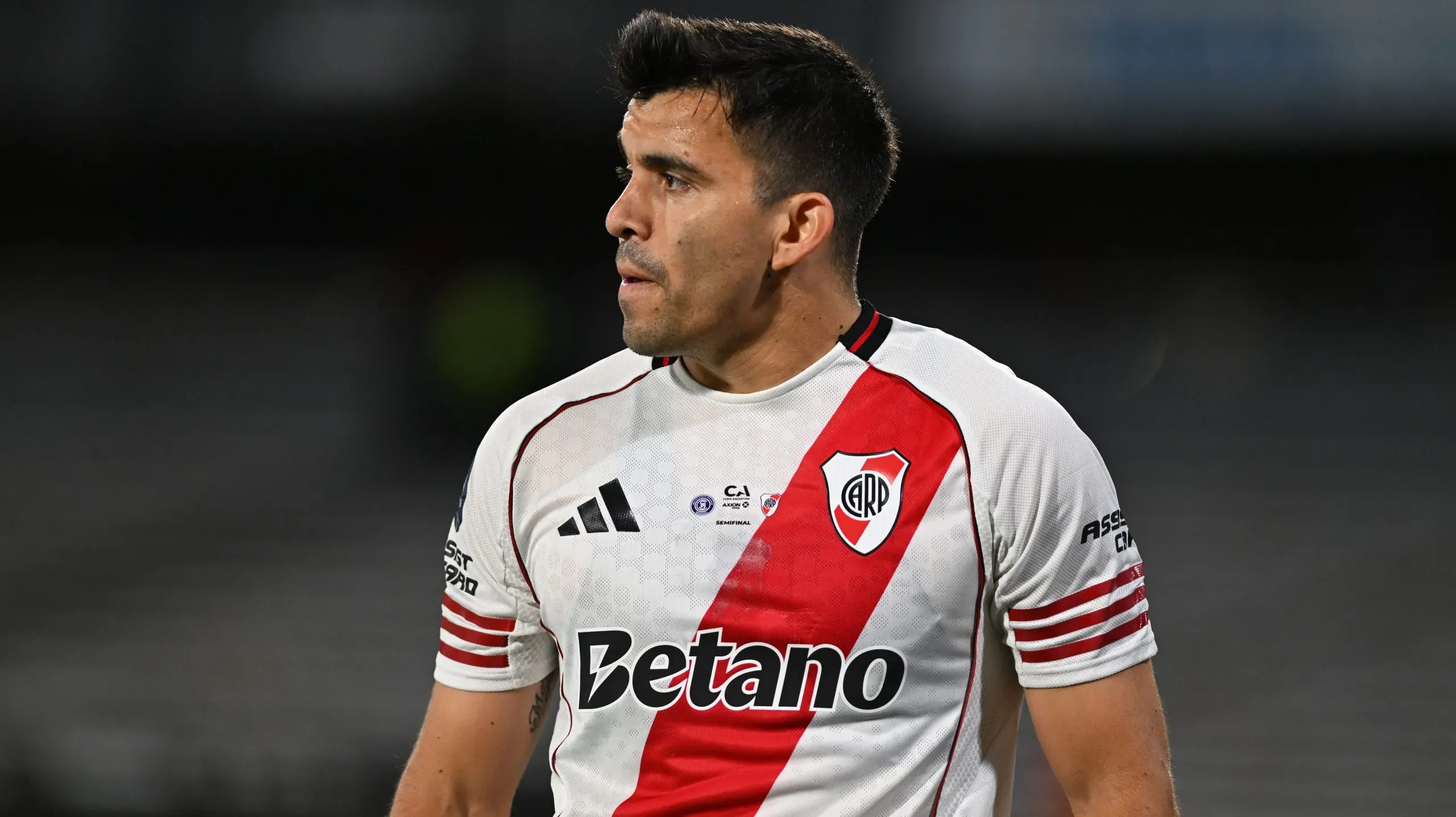 Acuña, uno de los que podría perderse el Superclásico. Foto: Getty Images