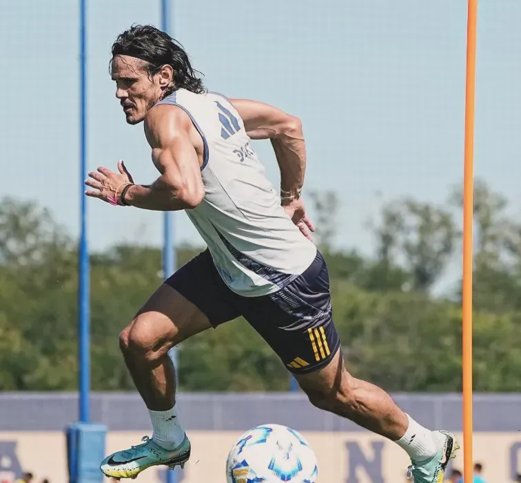 Cavani no se entrenó con el resto del grupo. (Instagram)