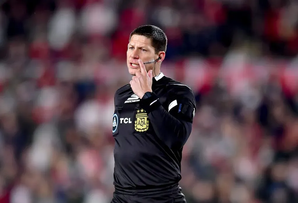 Nicolás Ramírez, el árbitro para el Superclásico. (Getty Images)