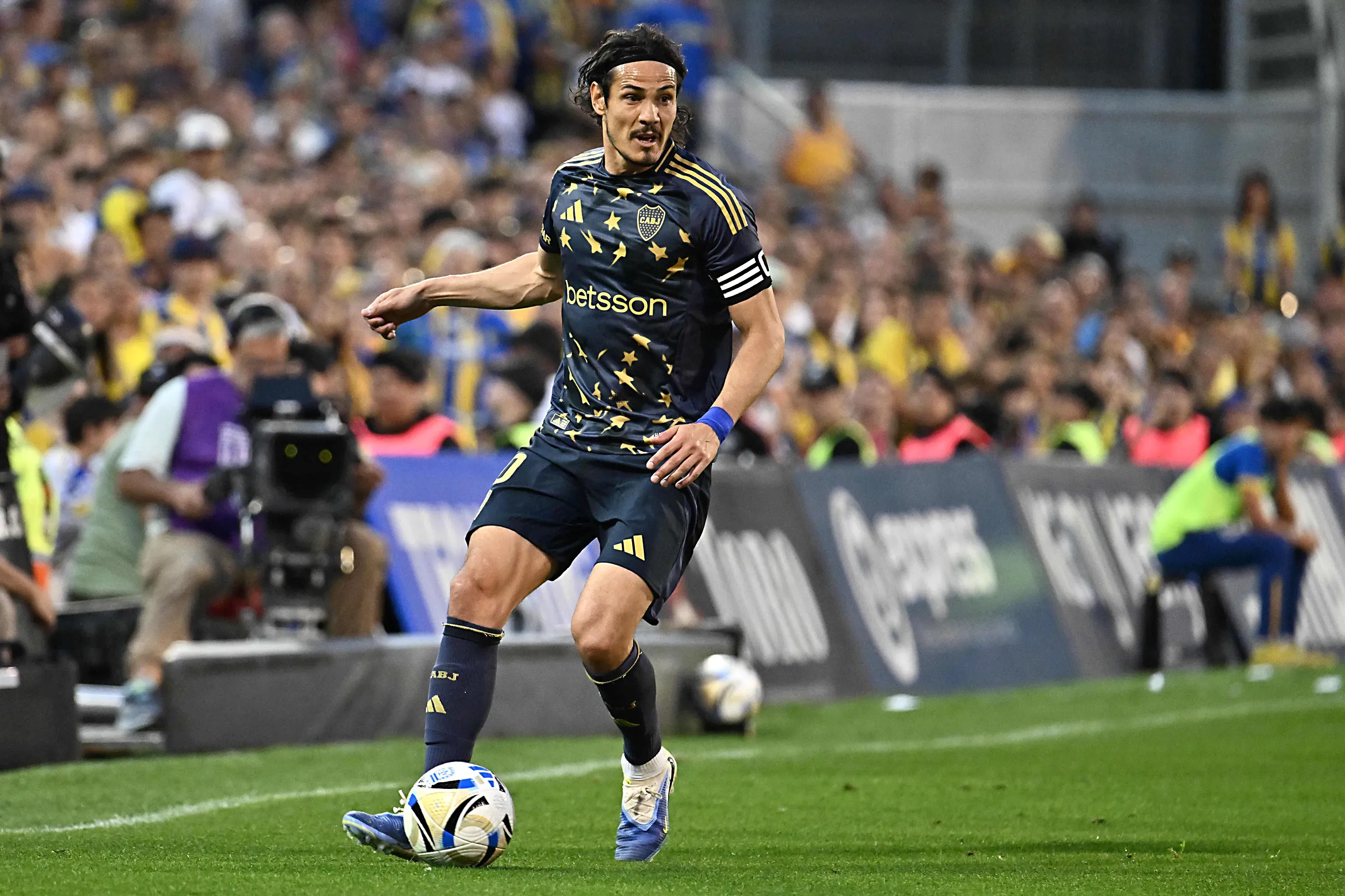Cavani, otra vez al banco en Boca. (Getty)