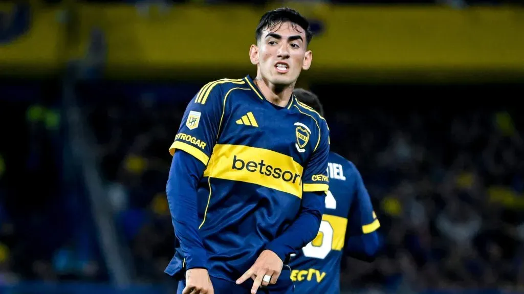 Di Lollo, al límite de amarillas en Boca. (Getty Images)