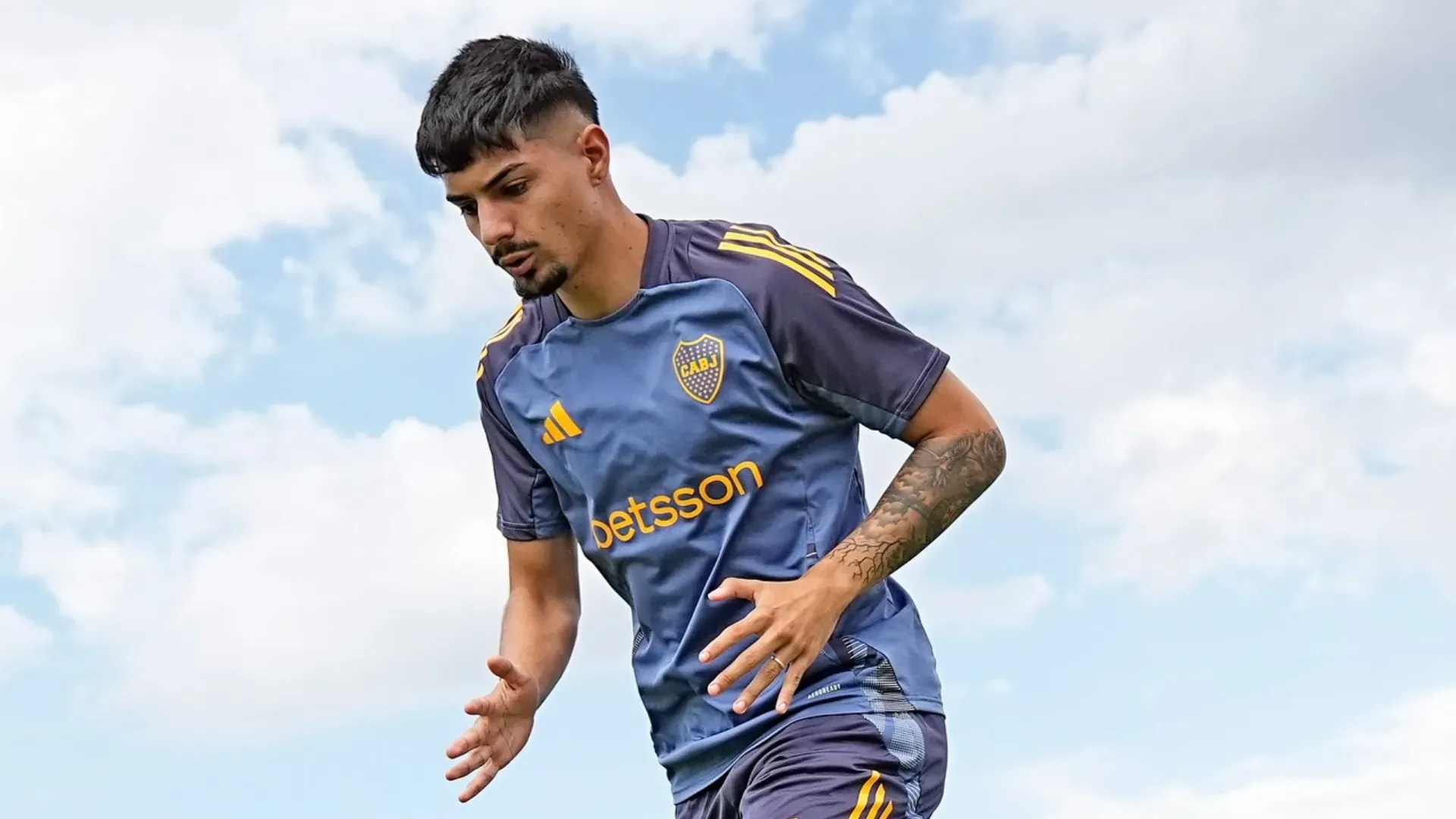 Alarcón perdió terreno en la pelea por el puesto. Foto: Boca Oficial