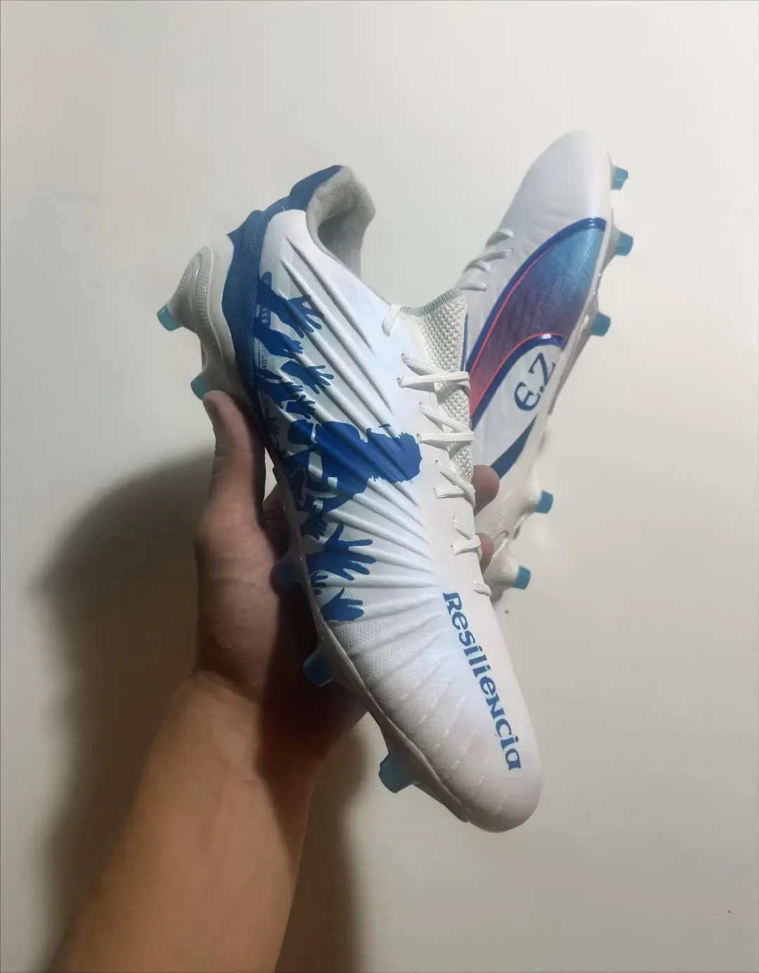 Resiliencia, el mantra de Zeballos plasmado en sus pies. (@inru_xv)