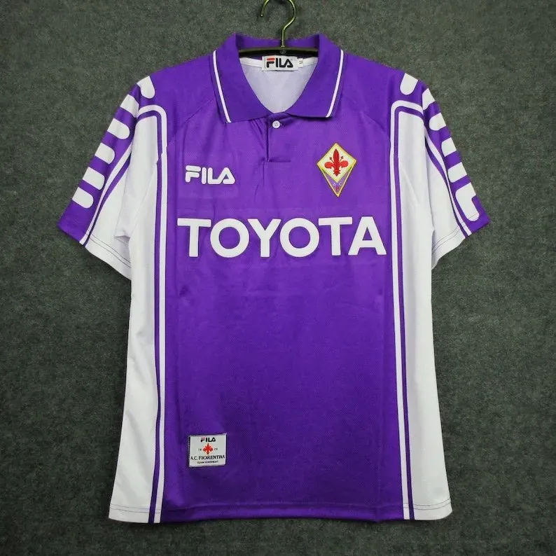 Recordada camiseta de Fiorentina con Toyota como principal sponsor.