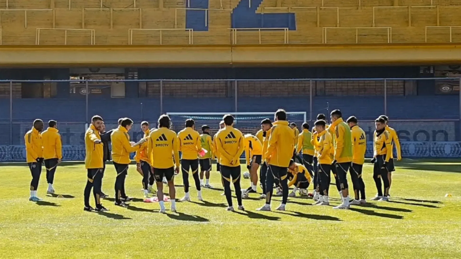 Úbeda analiza poblar el mediocampo de Boca. (@javierphotogamma)