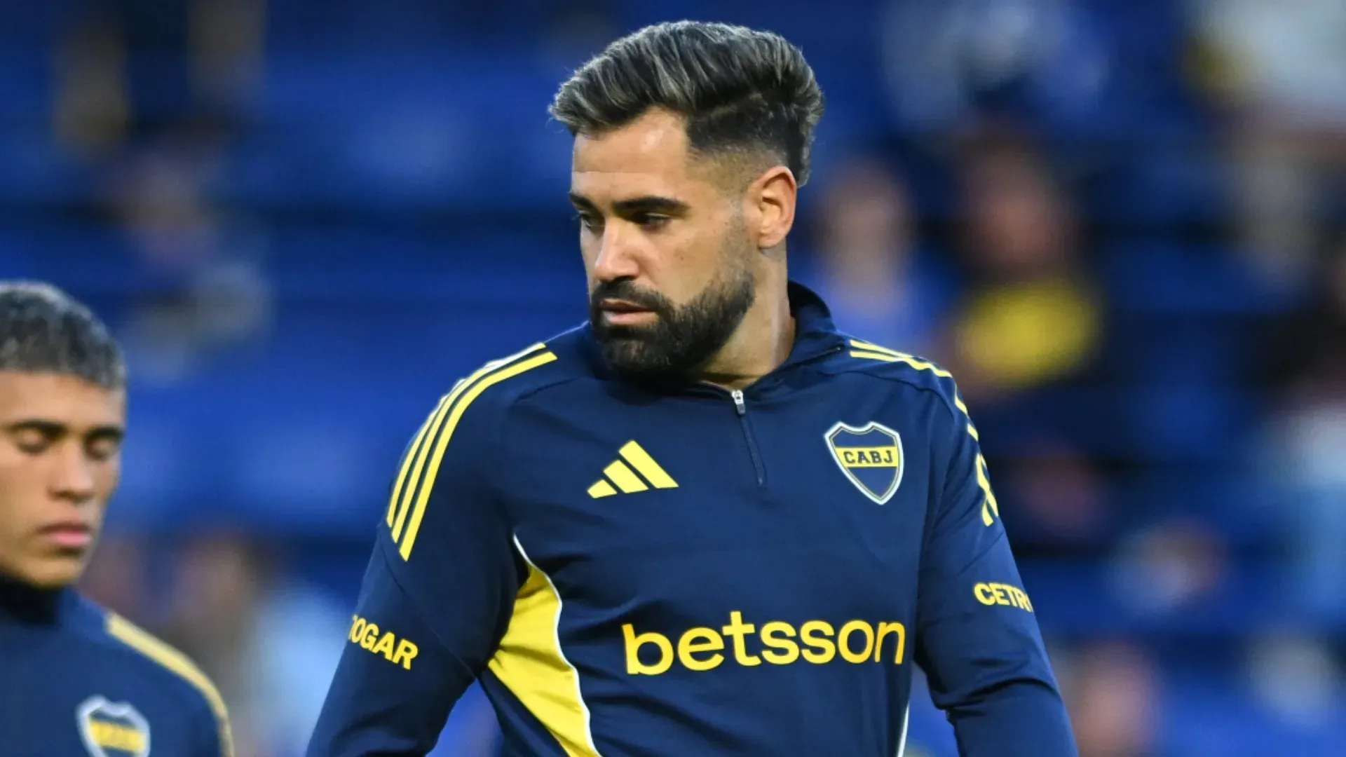 Milton Giménez, uno de los que entrenó apartado del grupo.