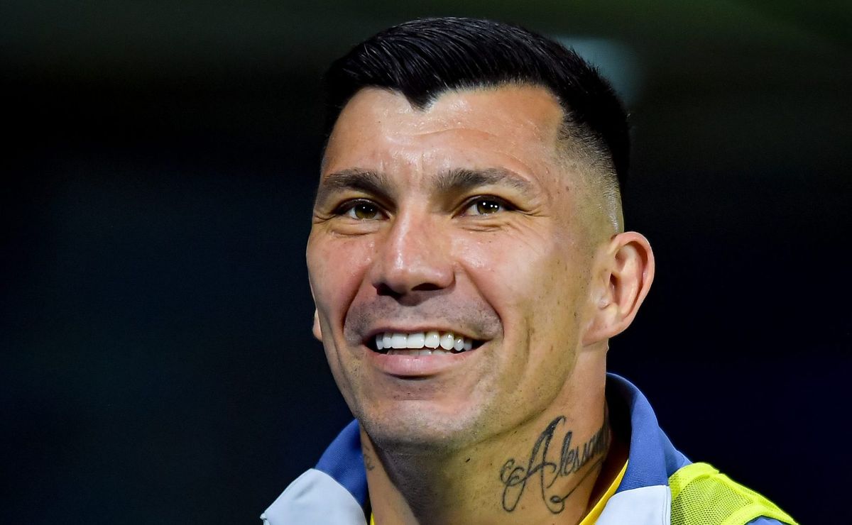 Esta es la insólita razón por la que Gary Medel no llegará aún a Católica