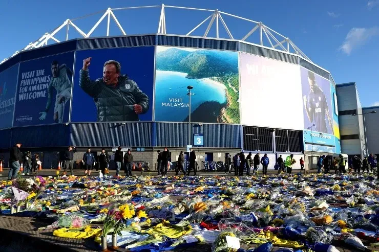 El estadio en Cardiff se llenó de ofrendas