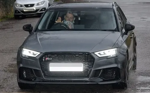 Scott McTominay saludó a los paparazzi
