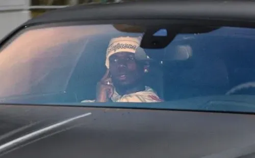 Pogba hablaba por su teléfono
