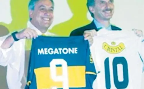 En algún momento coincidió con Mauricio Macri, hoy presidente argentino, cuando ambos regían a Colo Colo y Boca Juniors, respectivamente.