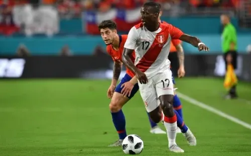 Luis Advíncula en amistoso frente a Chile
