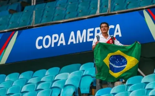 Un fanático peruane ante un vacío Arena Fonte Nova (Foto: Getty Images)