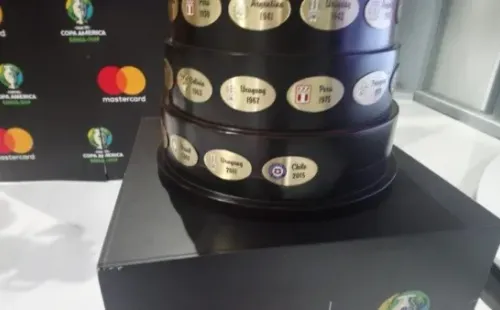 El trofeo estuvo en exhibición en Santiago en mayo pasado.