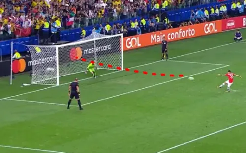 Charles Aránguiz: Elegante y potente remate al centro y a la derecha de Ospina