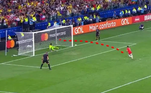 Alexis Sánchez (5-4): Se perfila para cruzar el remate y remata a la izquierda de Ospina, engañado.