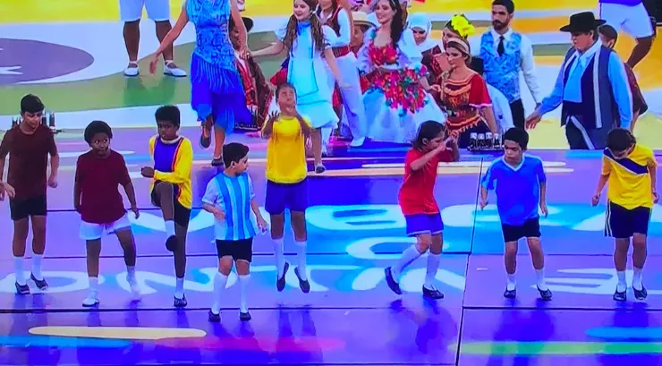 El niño de Chile también demostró talento tirando pasos