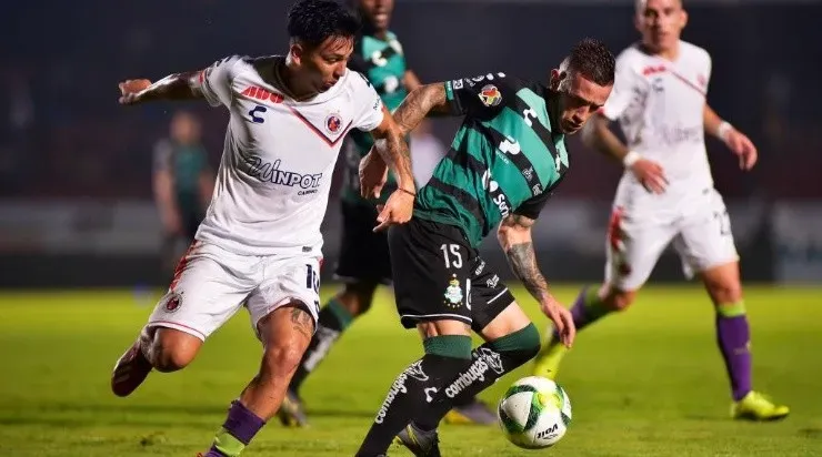 Audax Italiano   
    Llegan: Joe Ábrigo (Tiburones de Veracruz, México).       Parten: Leonardo Rolón (Cafetaleros de Chiapas, México), Oliver Olivares (San Marcos de Arica), René Melendez (Deportes Melipilla)