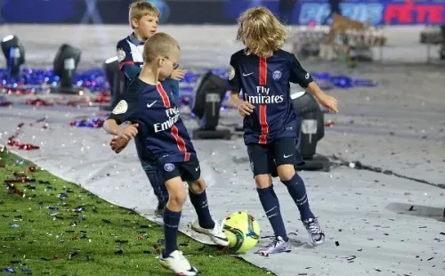 Vincent y Maximilian con la camiseta del PSG (Foto: Getty Images)