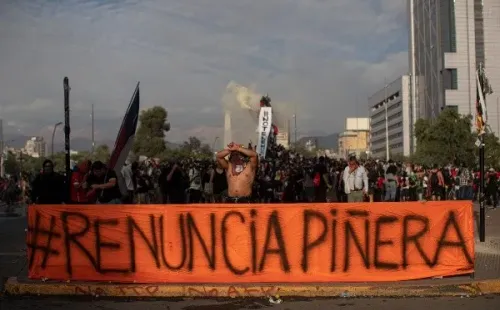 Una de las consignas más repetidas, que piden la dimisión del Presidente ante la crisis.
