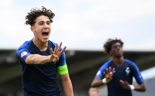 Adil Aouchiche, mediocampista, capitán y goleador de Francia Sub 17. (Getty Images)