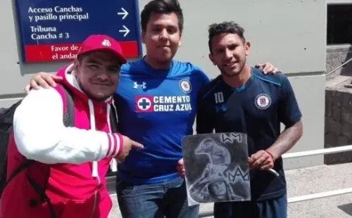 Aczino luego se juntó con Walter Montoya. Hoy el futbolista está en Racing Club.