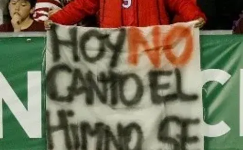 Muchos chilenos decidieron no cantar el himno.