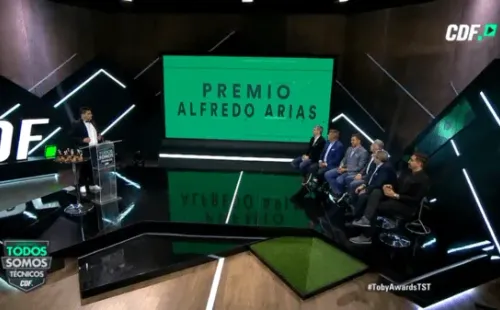 Premio Alfredo Arias al fiasco de año: “podría ser para el mismo Alfredo Arias… el ganador es la Culebra Duvier Riascos”, dijo Vega.