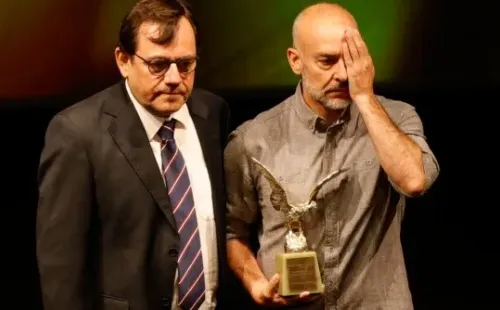 Pablo Aravena junto al presidente del Círculo de Periodistas, Danilo Díaz