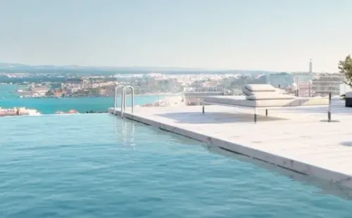 La impresionante nueva piscina de Cristiano Ronaldo.