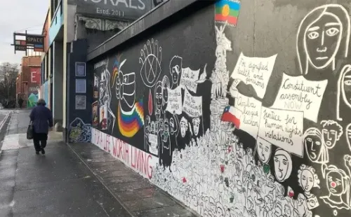 La zona del medio muestra las consignas.